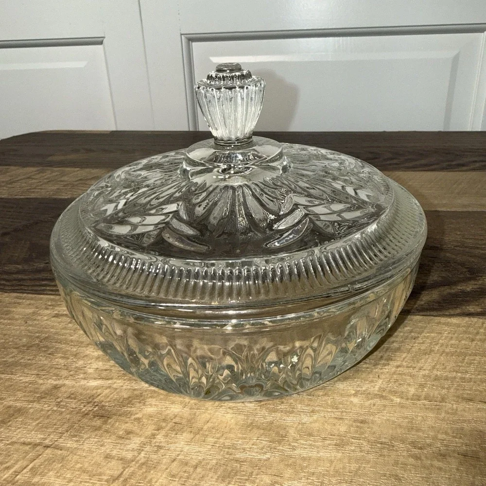 Vintage‎ Avon Crystalique Glass Candy/Trinket Dish Patterned Cut Glass/lid Retro